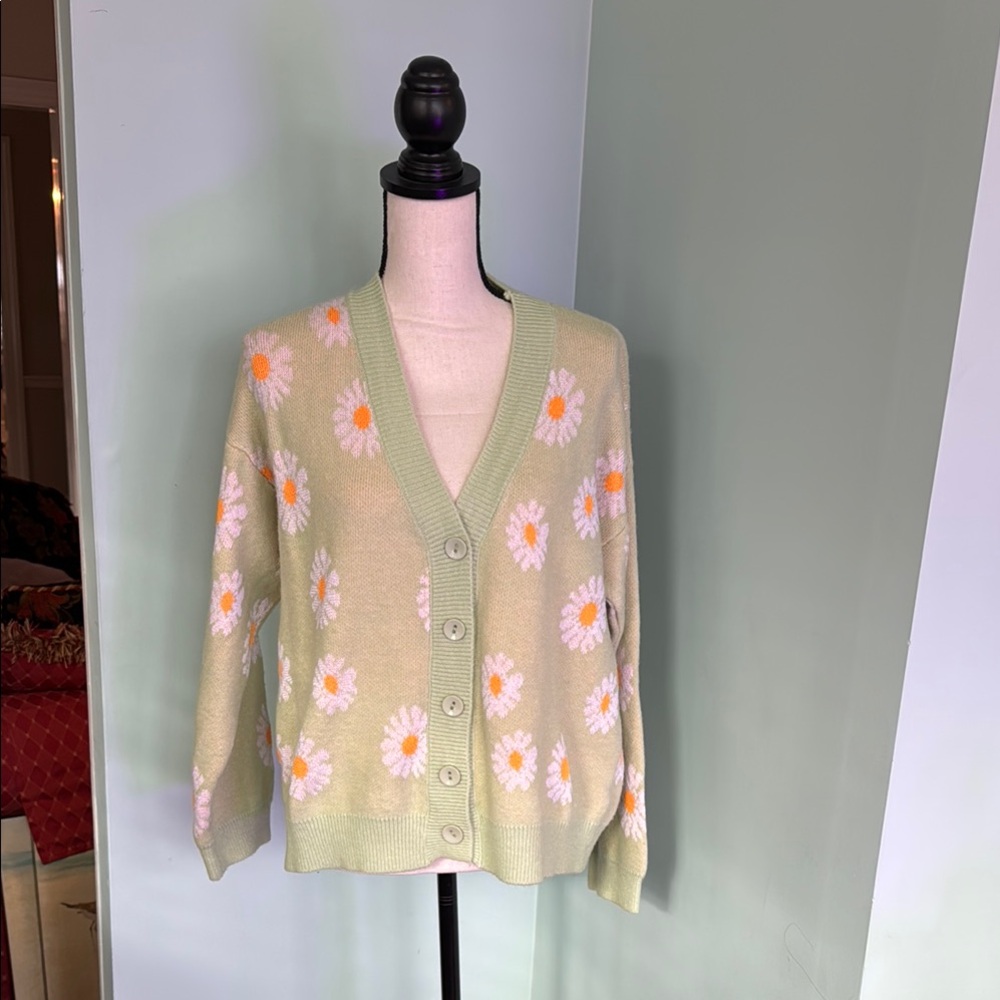 Really Cute Daisy Sweater. Like New. Size OS